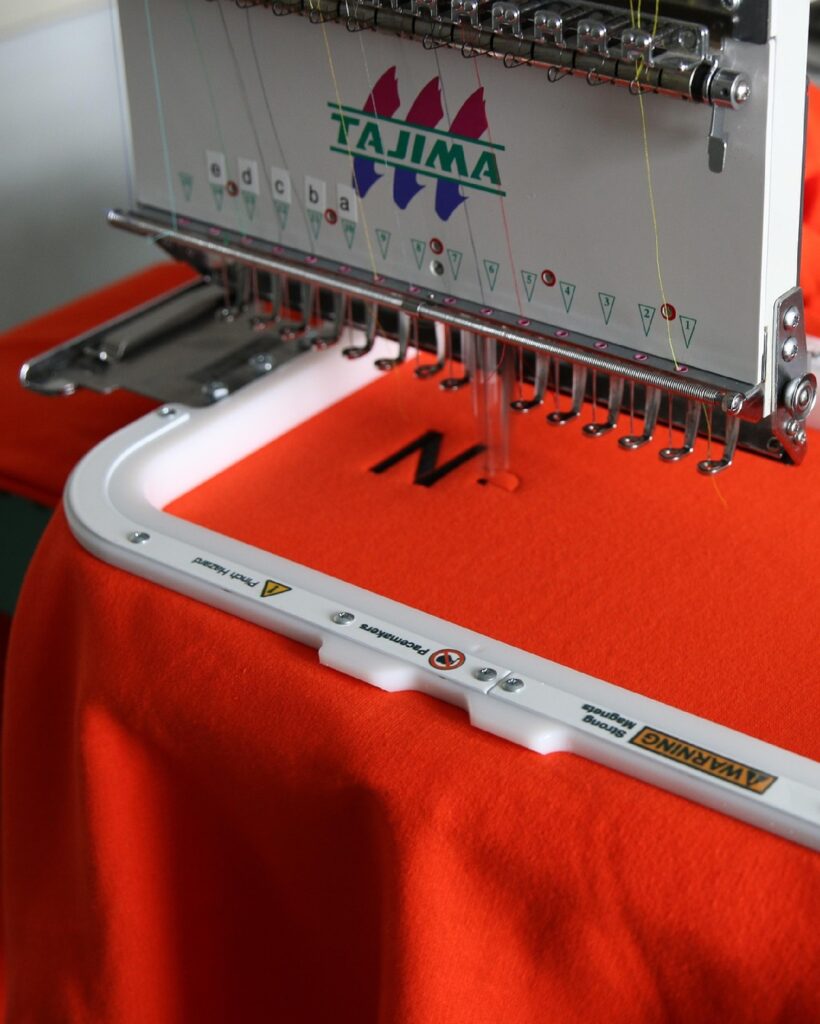 Stickmaschine, Stickrahmen, Stickerei, Hoodie